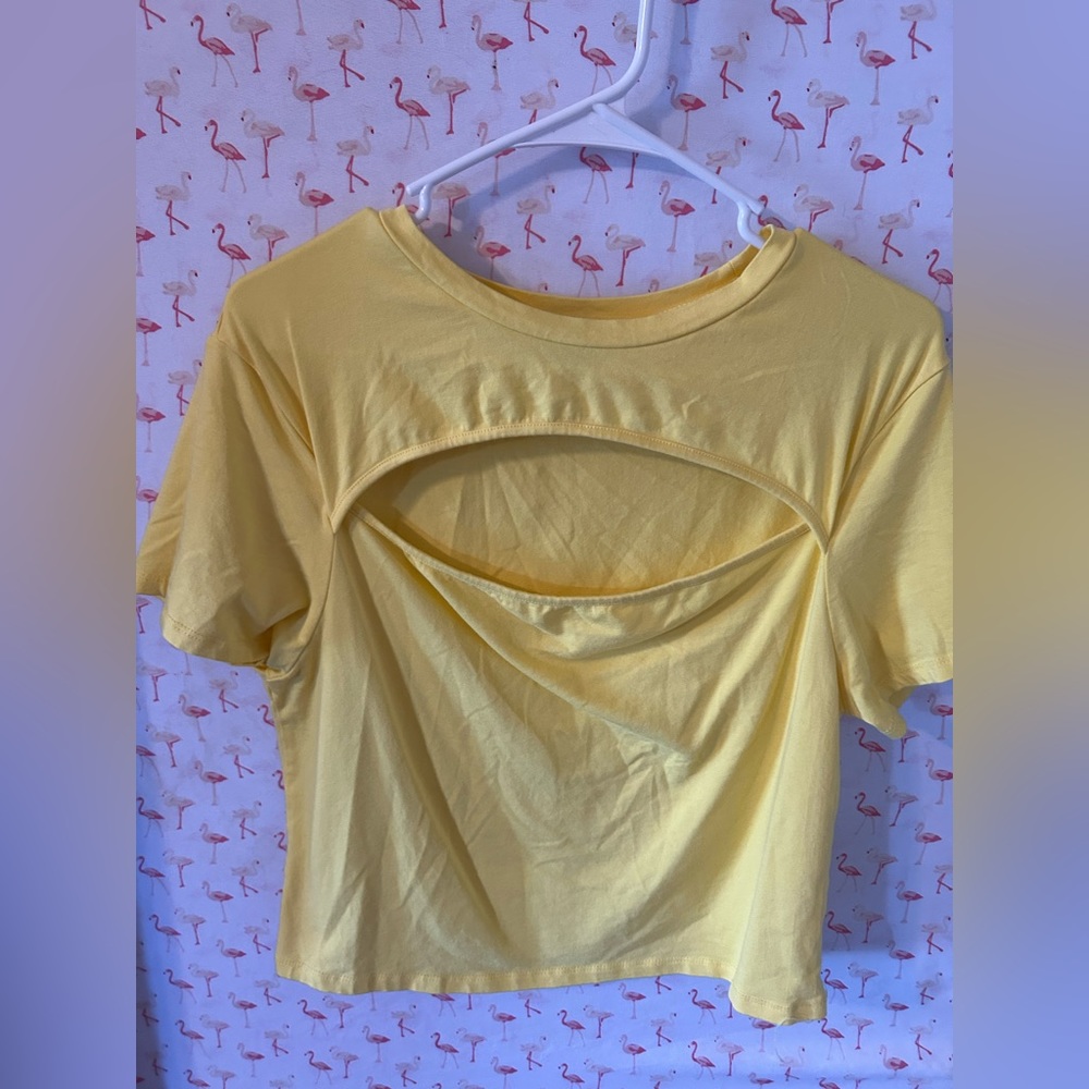 EUC 2x yellow peekaboo crop